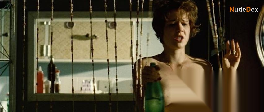 Leandra Leal in A Wolf At The Door, photo 4
