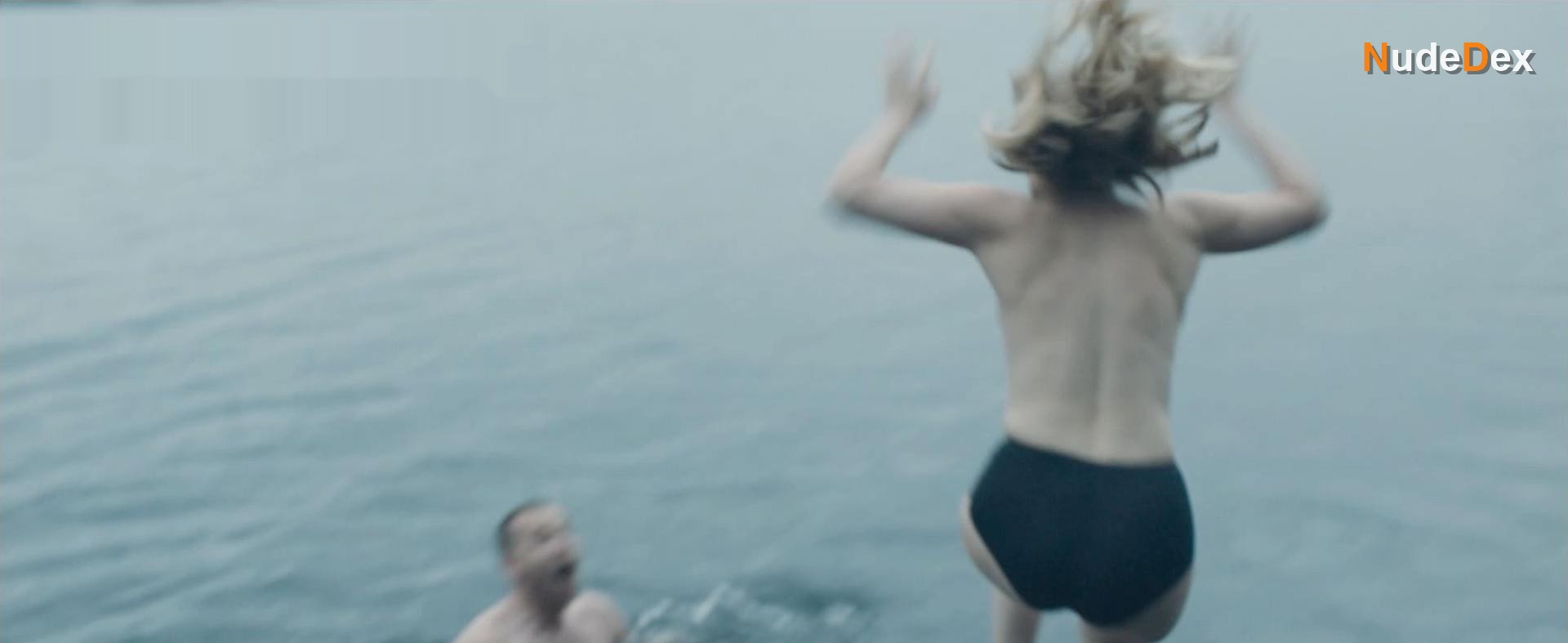 Laura Sophia Becker in Zoe