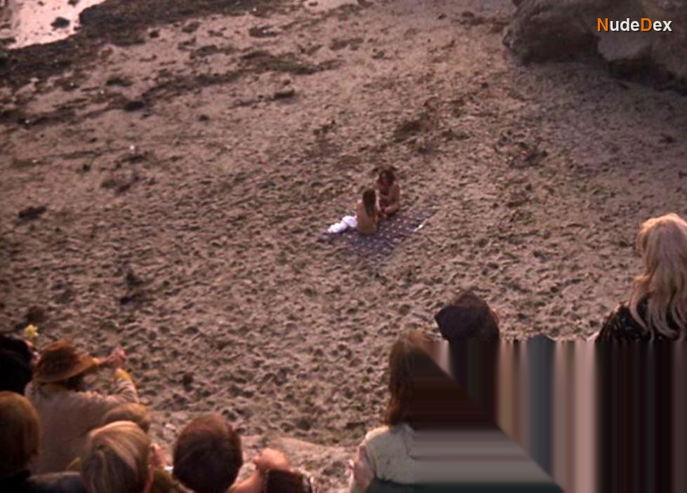 Leigh Taylor-young in I Love You Alice B Toklas, photo 6