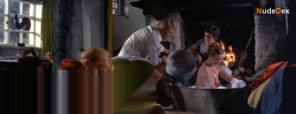 Leigh Taylor-young in The Buttercup Chain, photo 4
