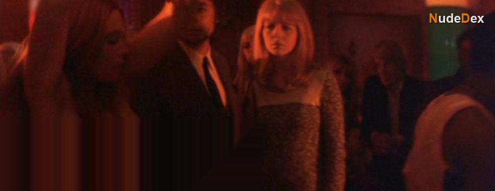 Leigh Taylor-young in The Buttercup Chain, photo 6