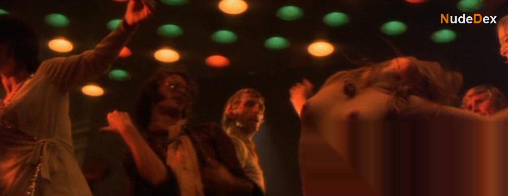 Leigh Taylor-young in The Buttercup Chain, photo 8