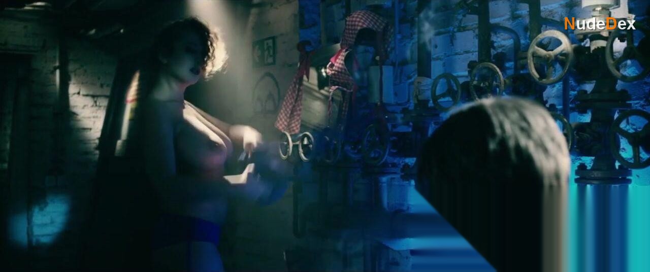 Leila Lowfire in Time Is Up, photo 18