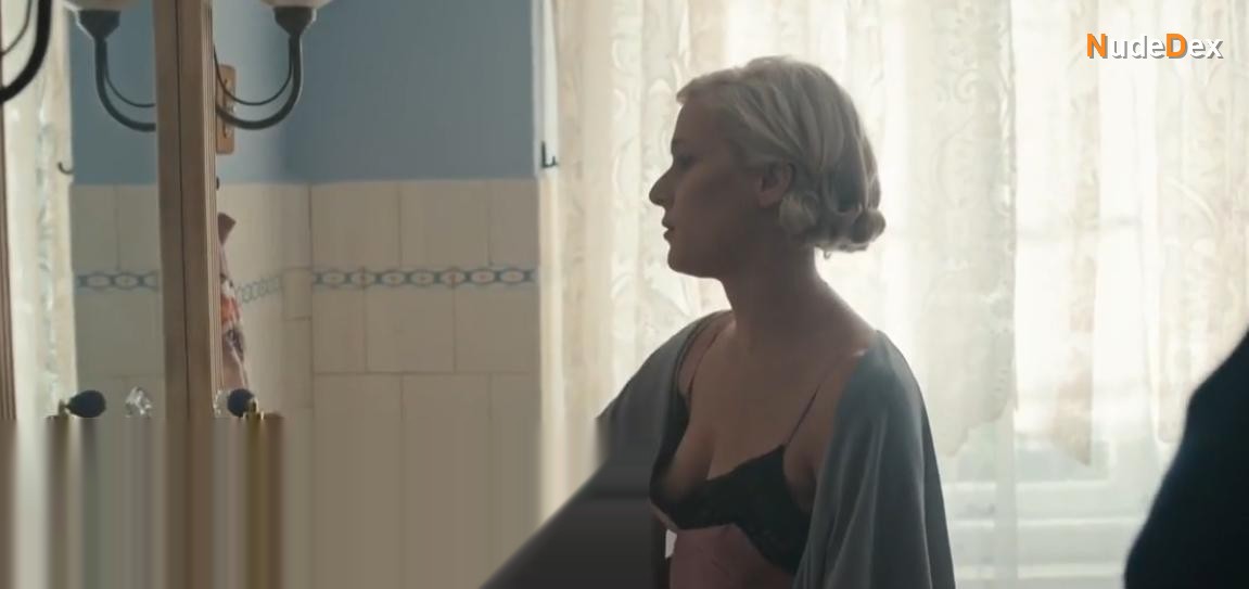 Lena Gora in The King, photo 5
