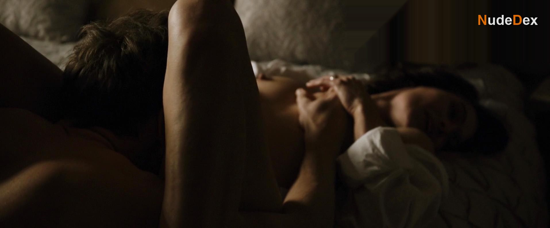 Lena Headey in Zipper, photo 3