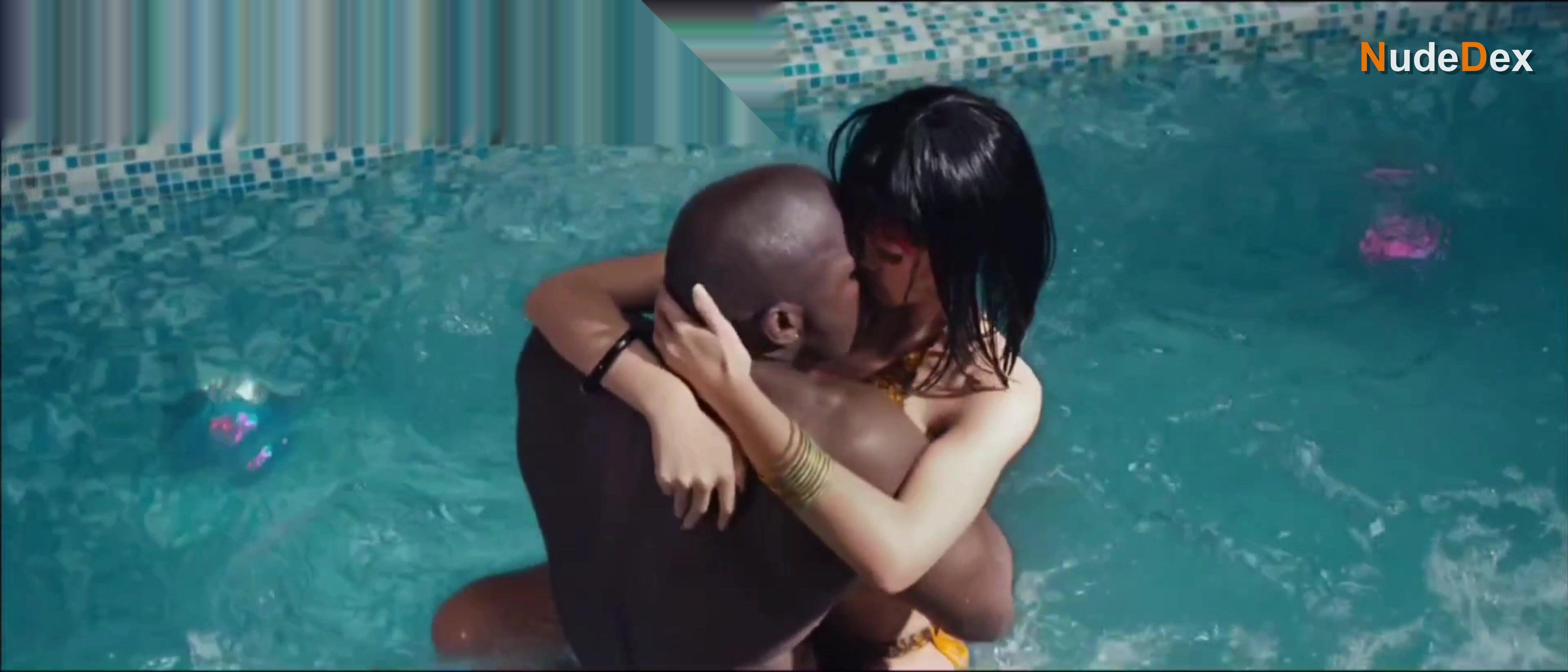 Lena Lin in Naked Soldier, photo 1