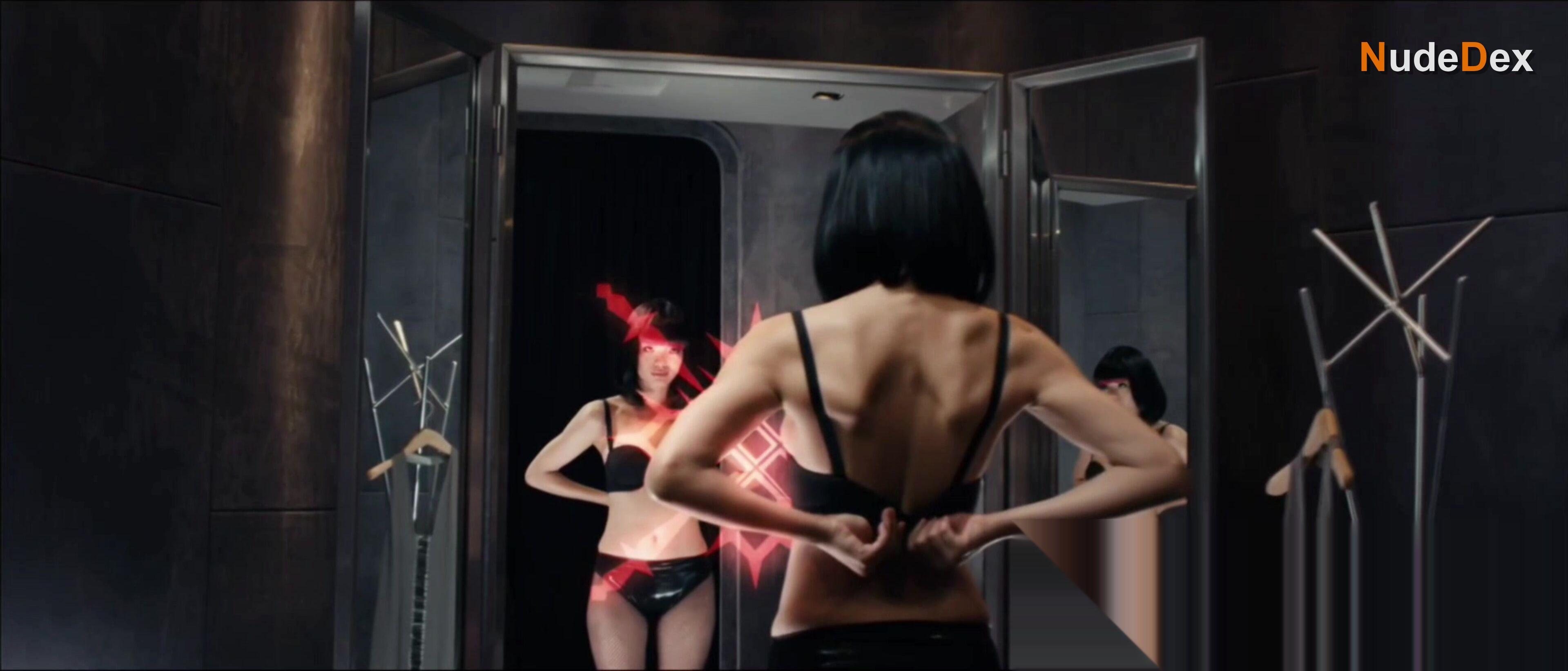 Lena Lin in Naked Soldier, photo 2