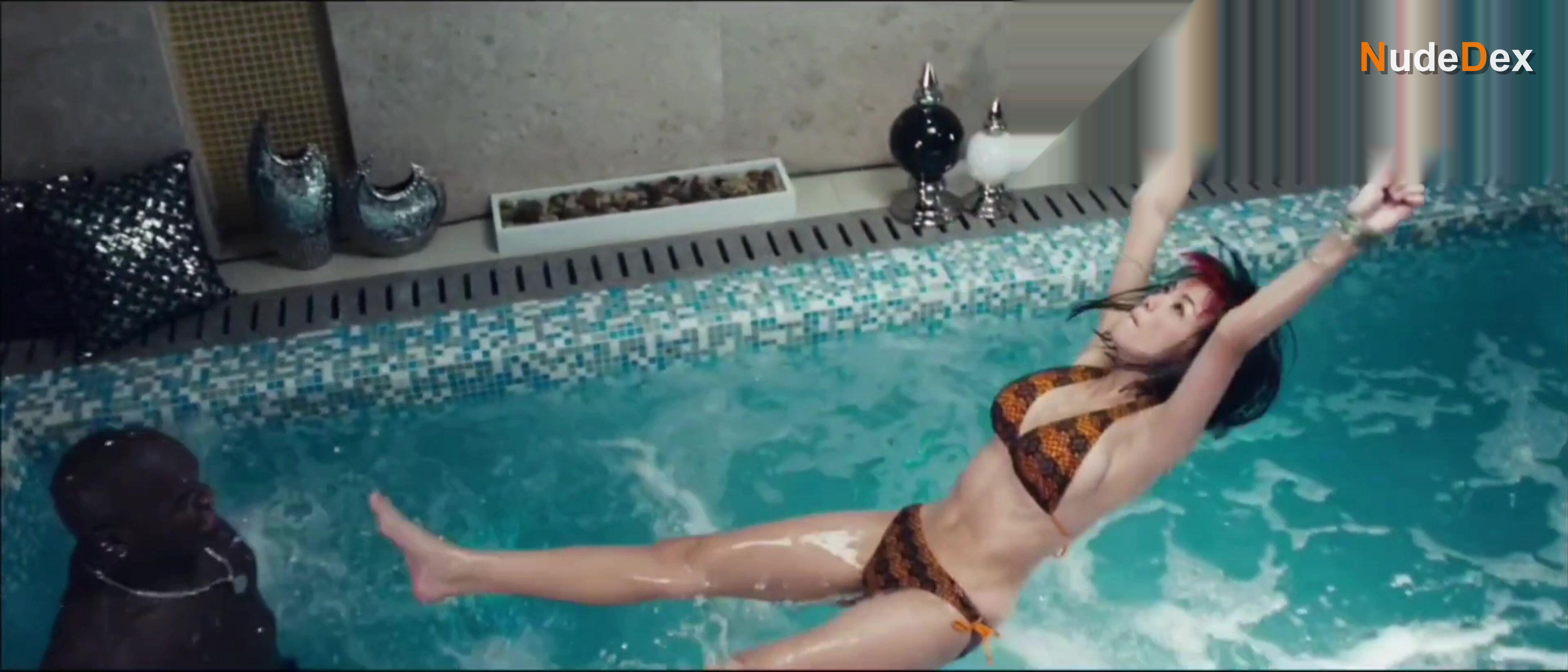Lena Lin in Naked Soldier, photo 3