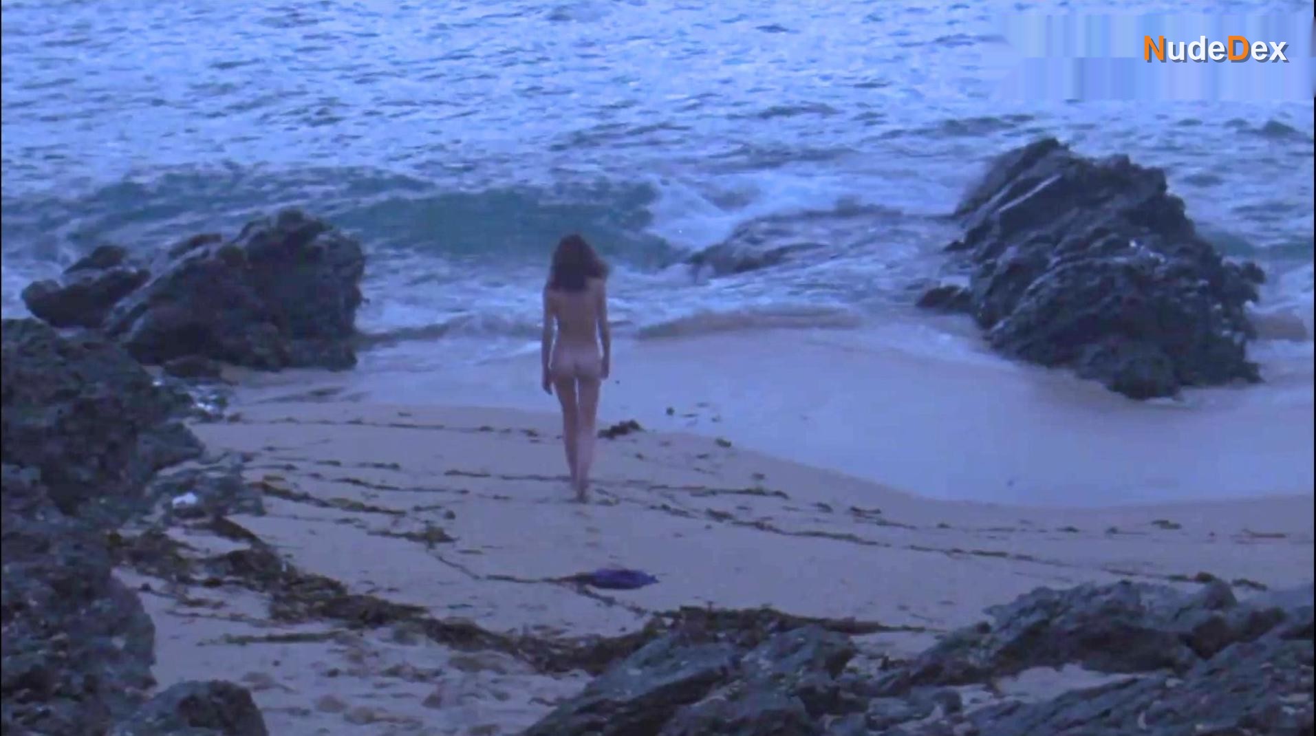 Leonie Dahan-lamort in Island And Mainland, photo 1