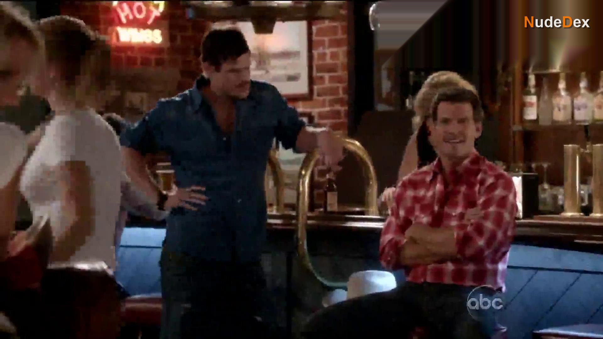 Leslie Bibb in Iron Man, photo 7