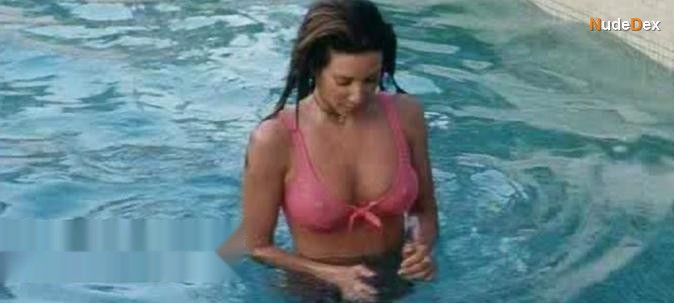 Leslie Danon in Burning Down The House, photo 1