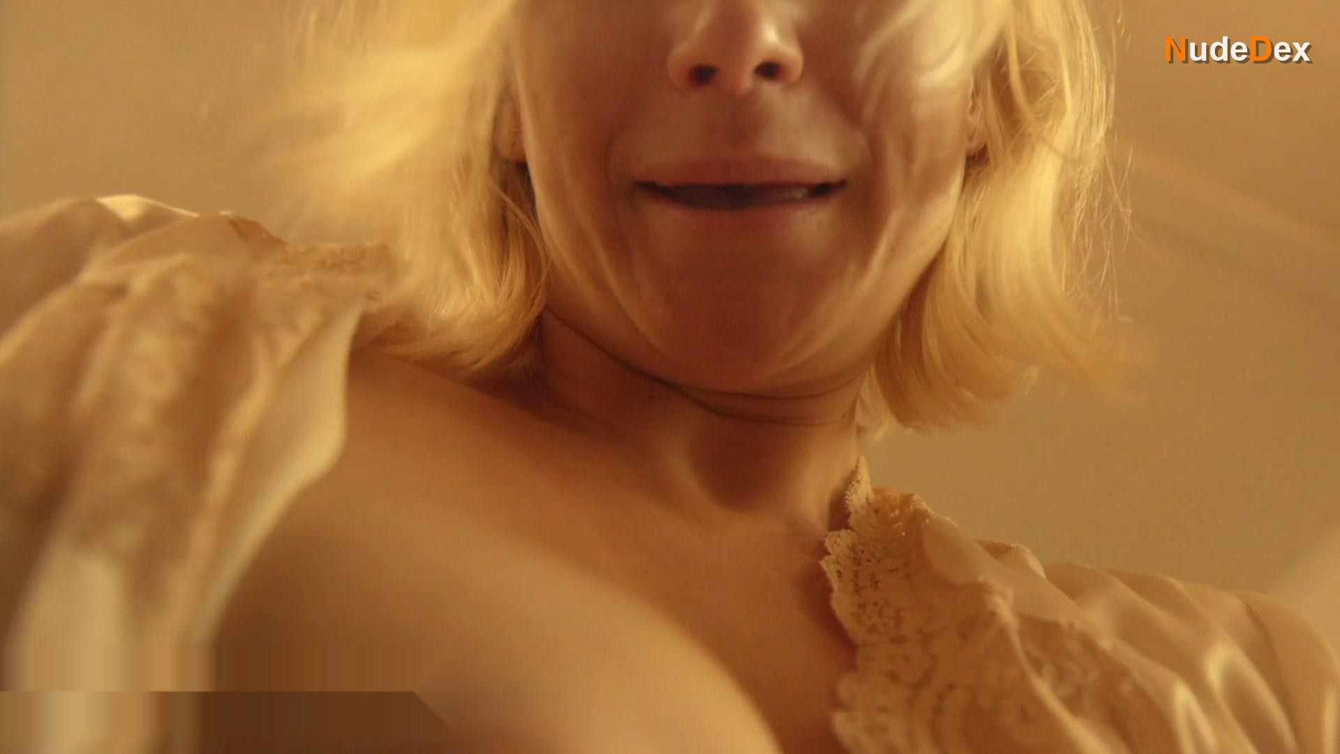 Leslie Fray in Homesick, photo 1