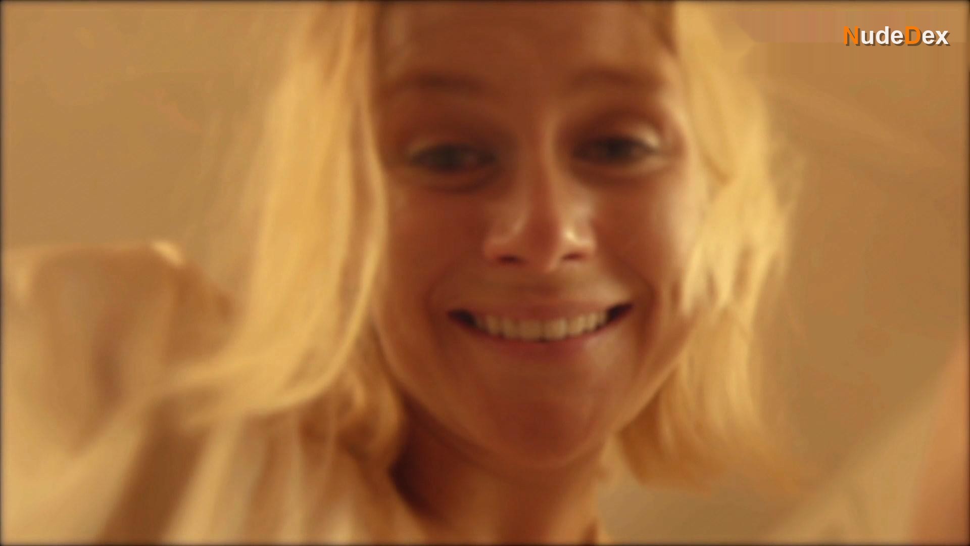 Leslie Fray in Homesick, photo 2
