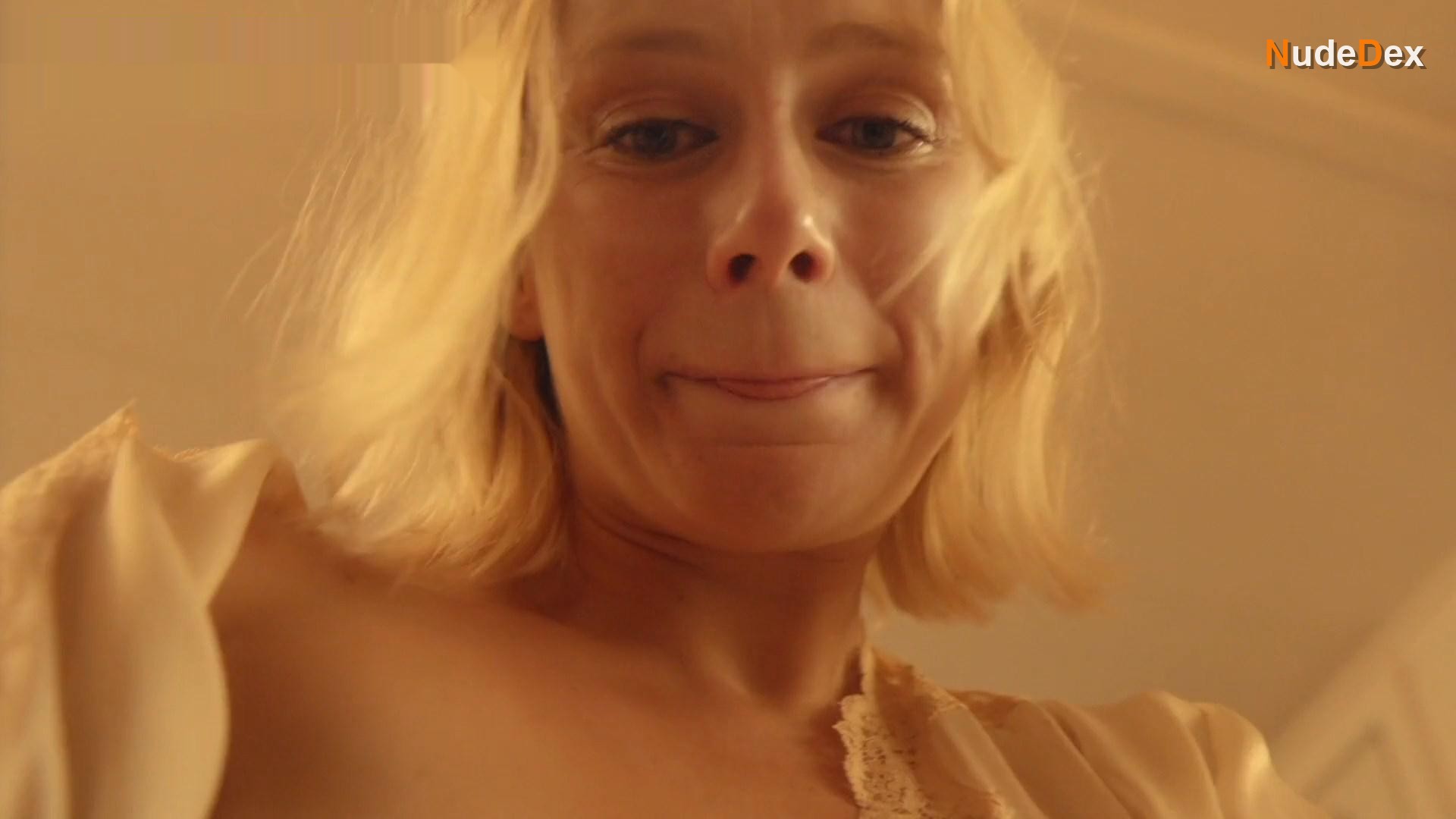 Leslie Fray in Homesick, photo 3