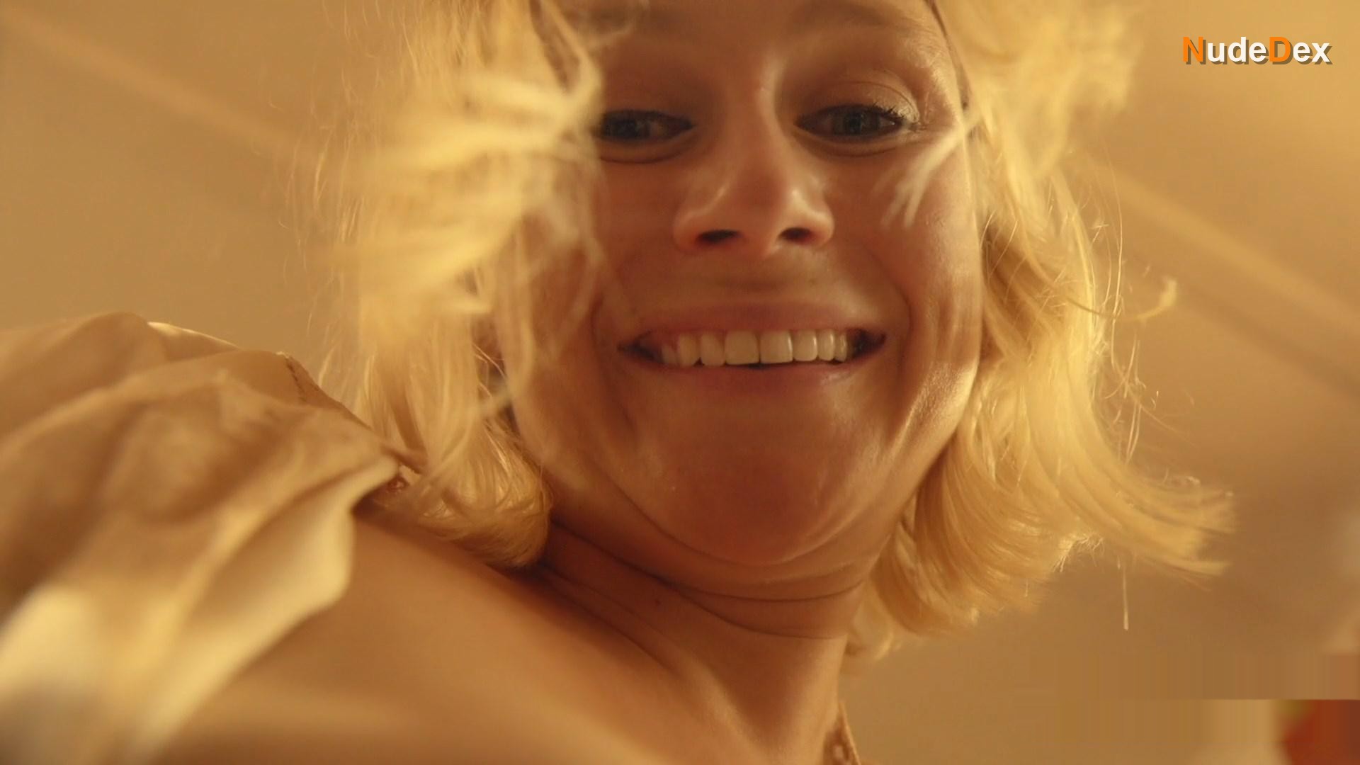 Leslie Fray in Homesick, photo 4