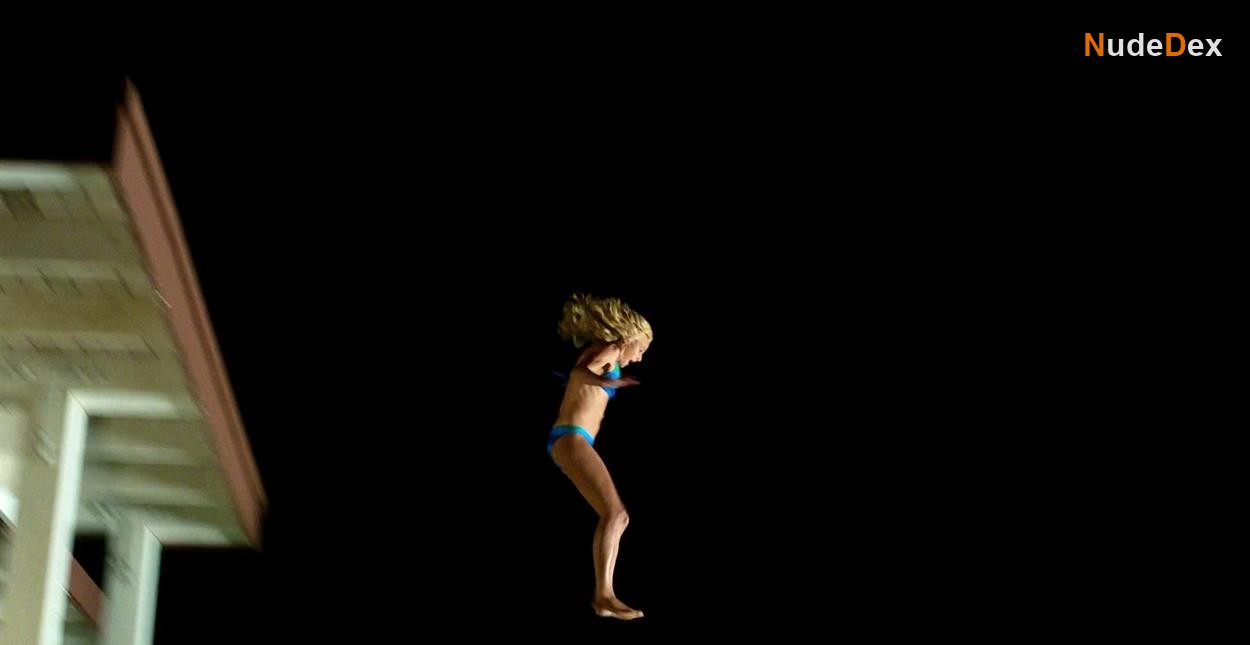 Leven Rambin in Chasing Mavericks, photo 2