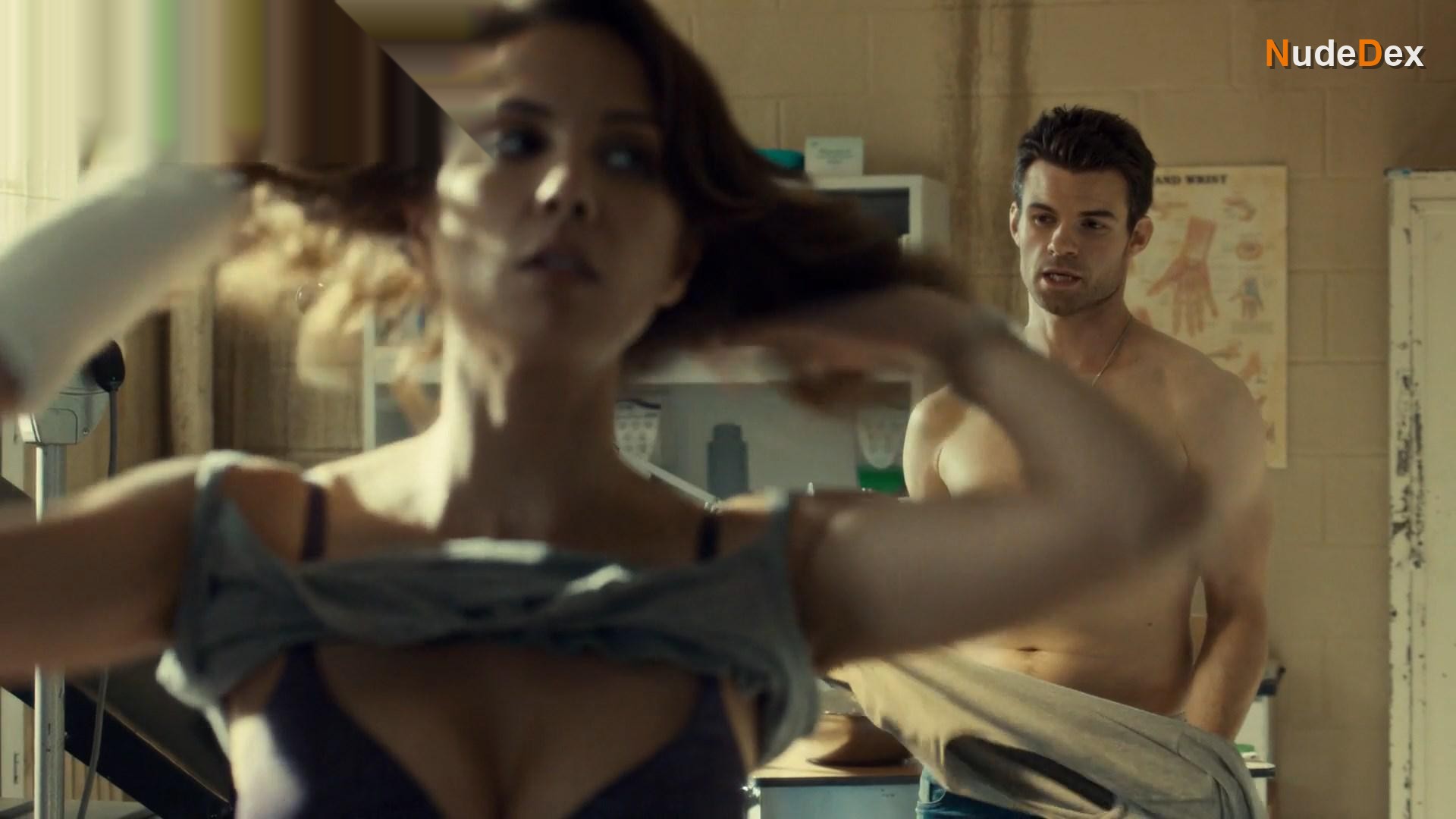 Lexa Doig in Saving Hope, photo 4
