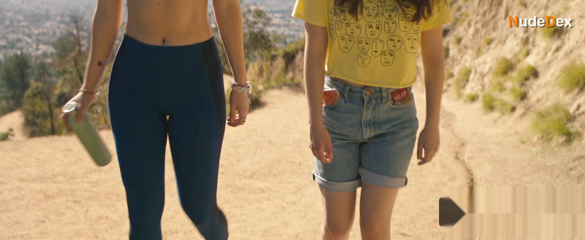 Liana Liberato in Banana Split, photo 2