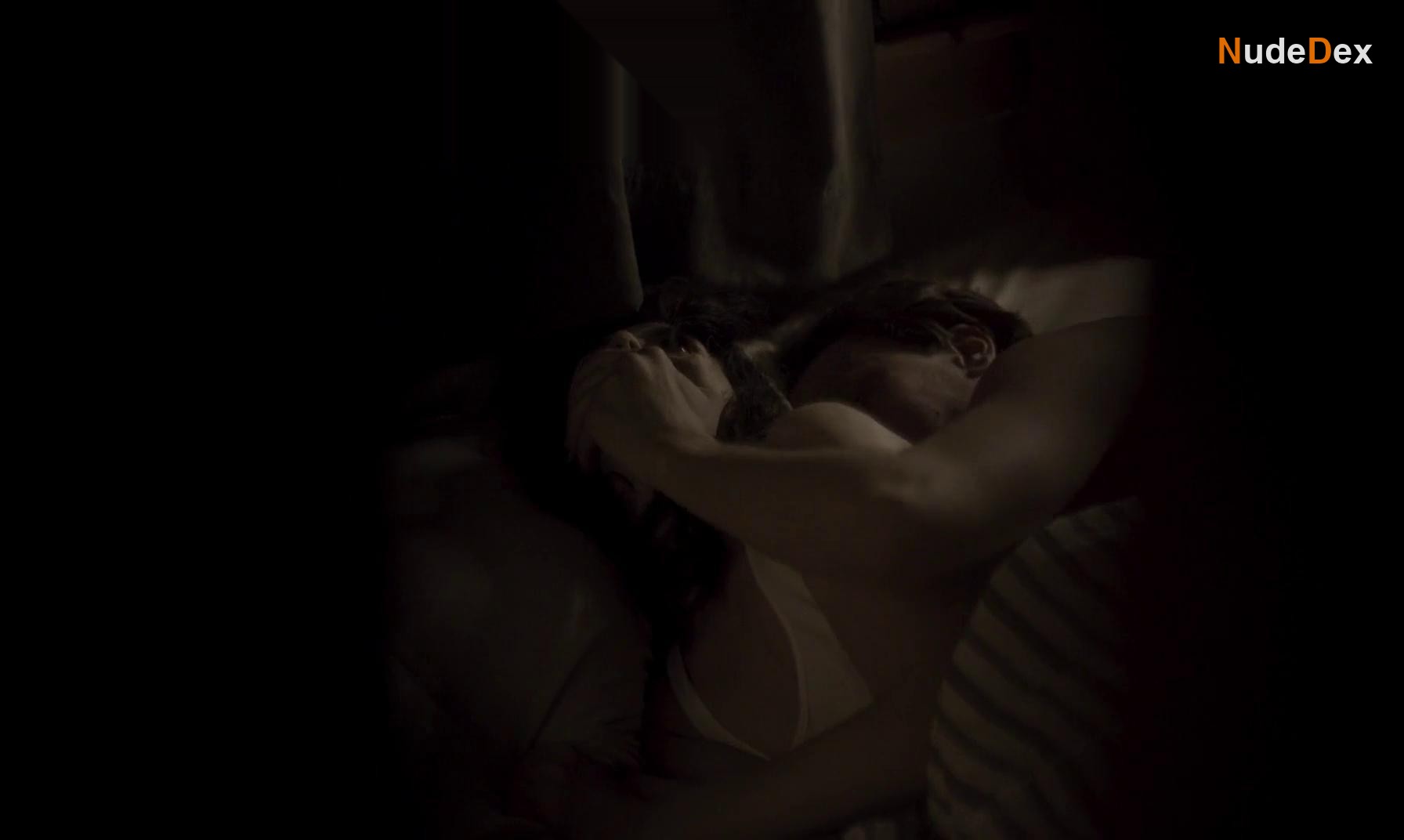 Liane Balaban in Woman In Car, photo 3