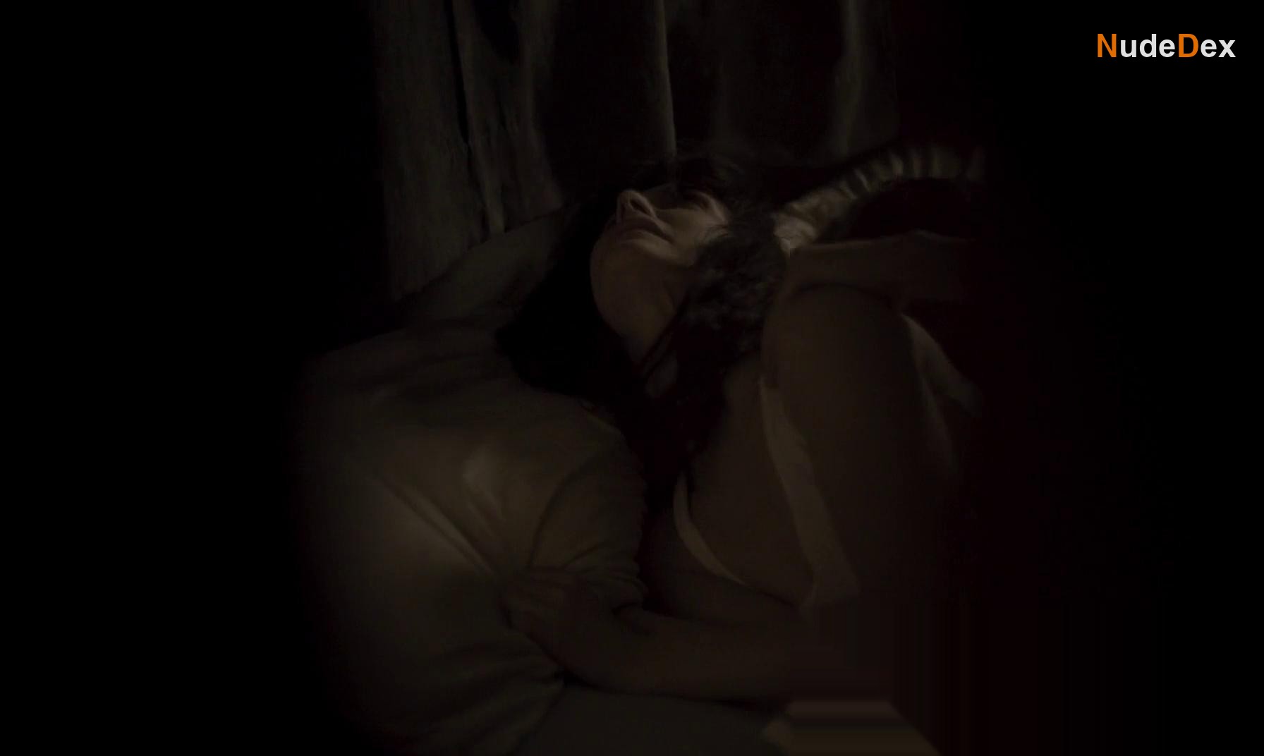 Liane Balaban in Woman In Car, photo 4