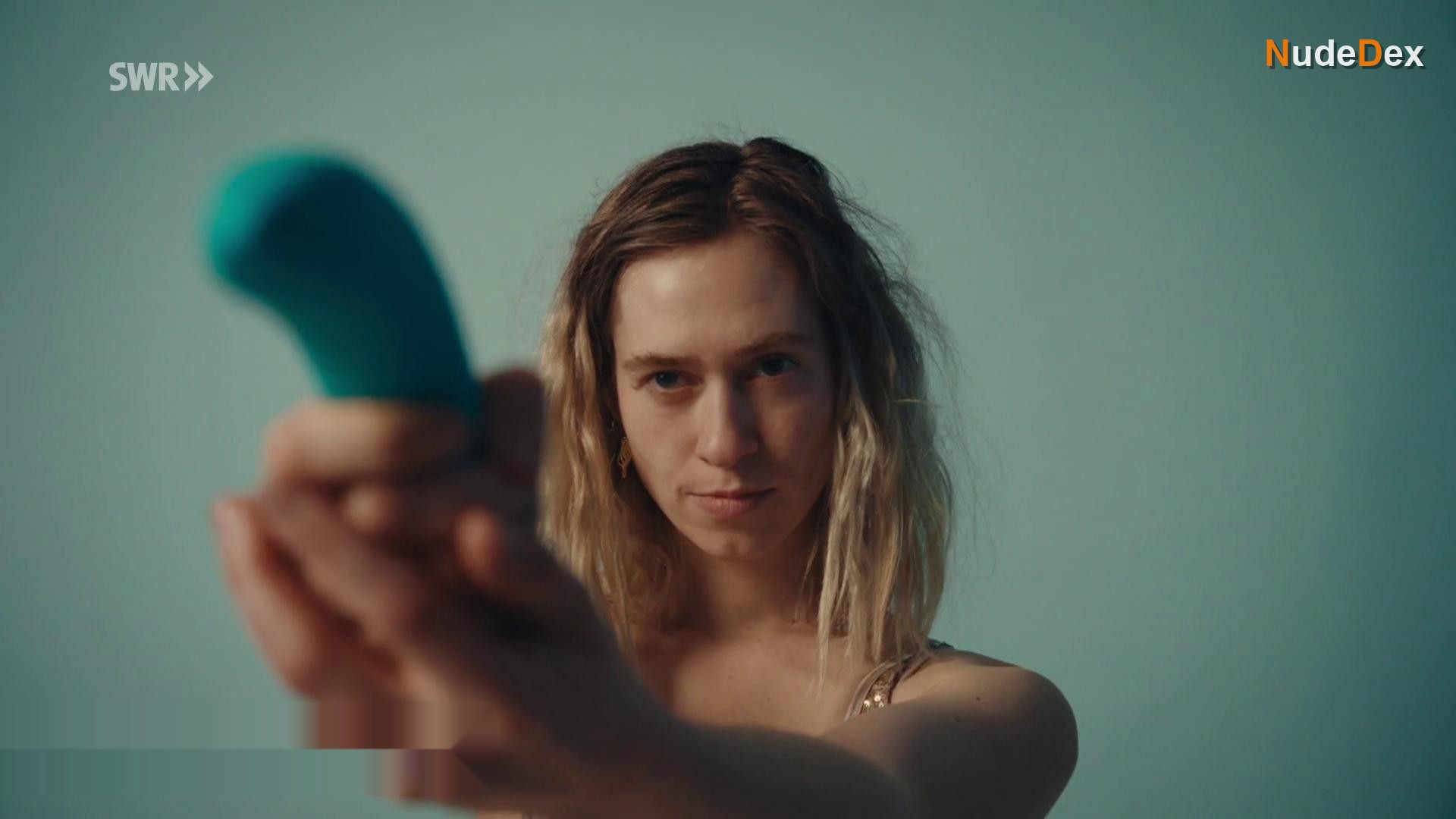 Lia Von Blarer in Bad Influencer, photo 8