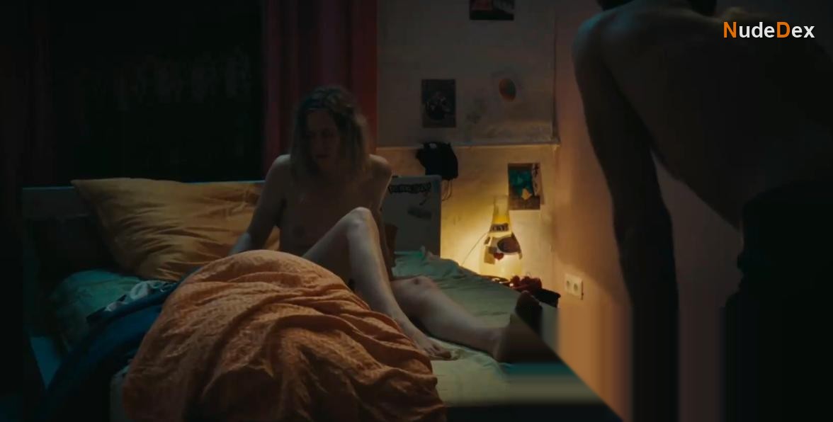 Lia Von Blarer in Bad Influencer, photo 9