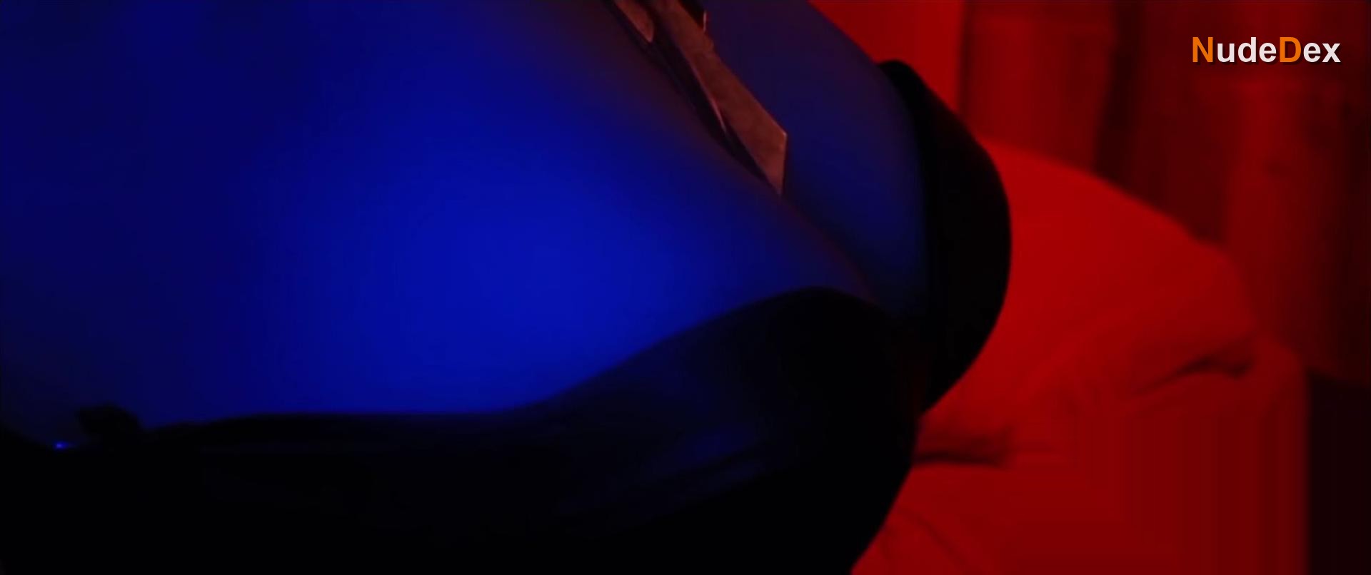 Lillian Lamour in Slit, photo 5