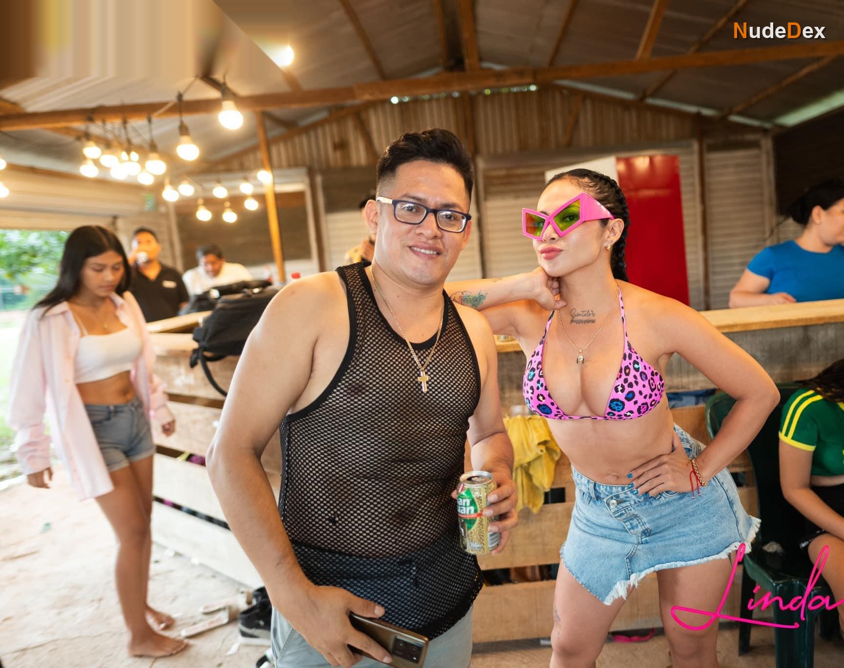 Linda Caba in Beach Babes, photo 11