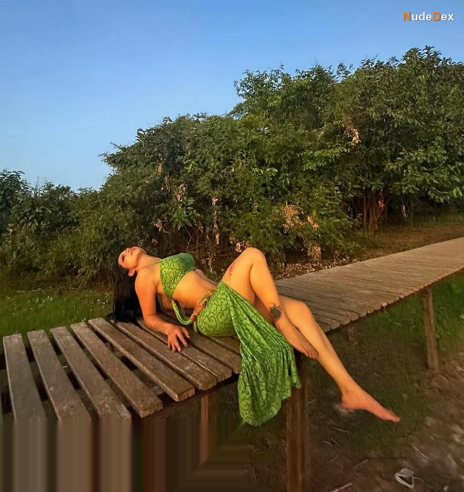 Linda Caba in Selva Peru, photo 5