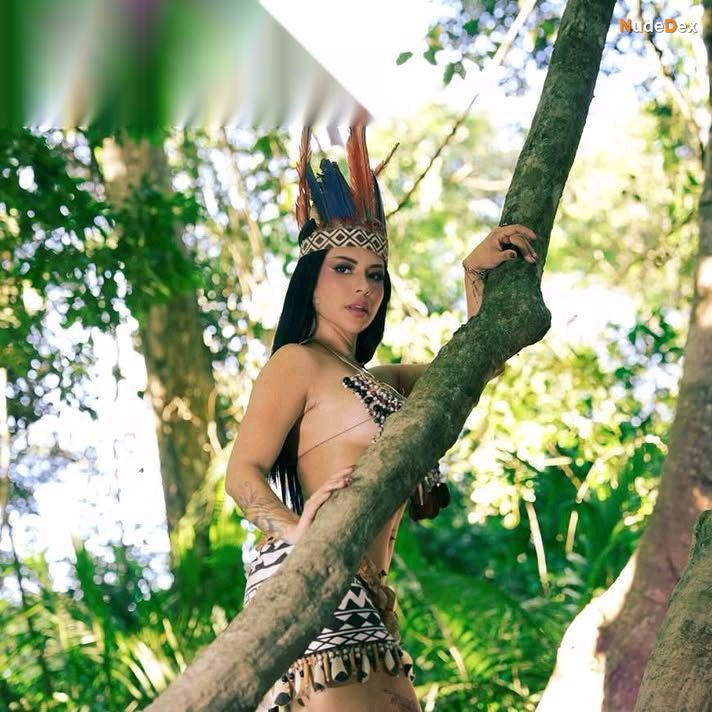 Linda Caba in Selva Peru, photo 16