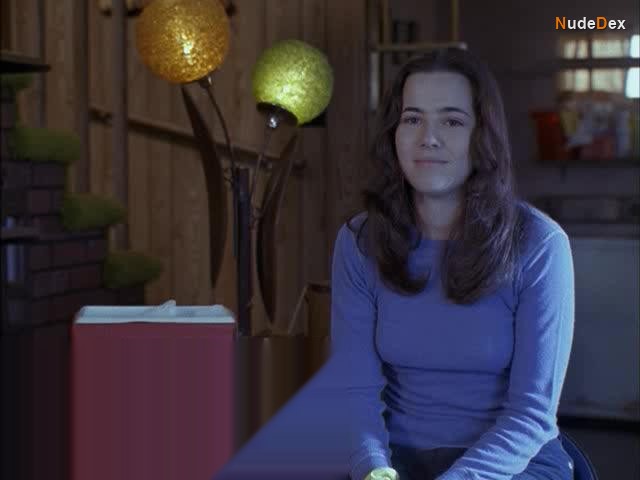 Linda Cardellini in Dead Man On Campus, photo 2