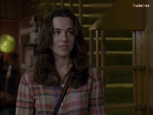 Linda Cardellini in Dead Man On Campus, photo 5