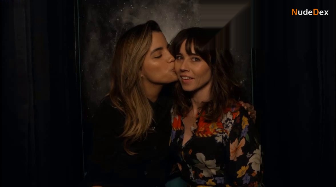 Linda Cardellini in Dead To Me, photo 4