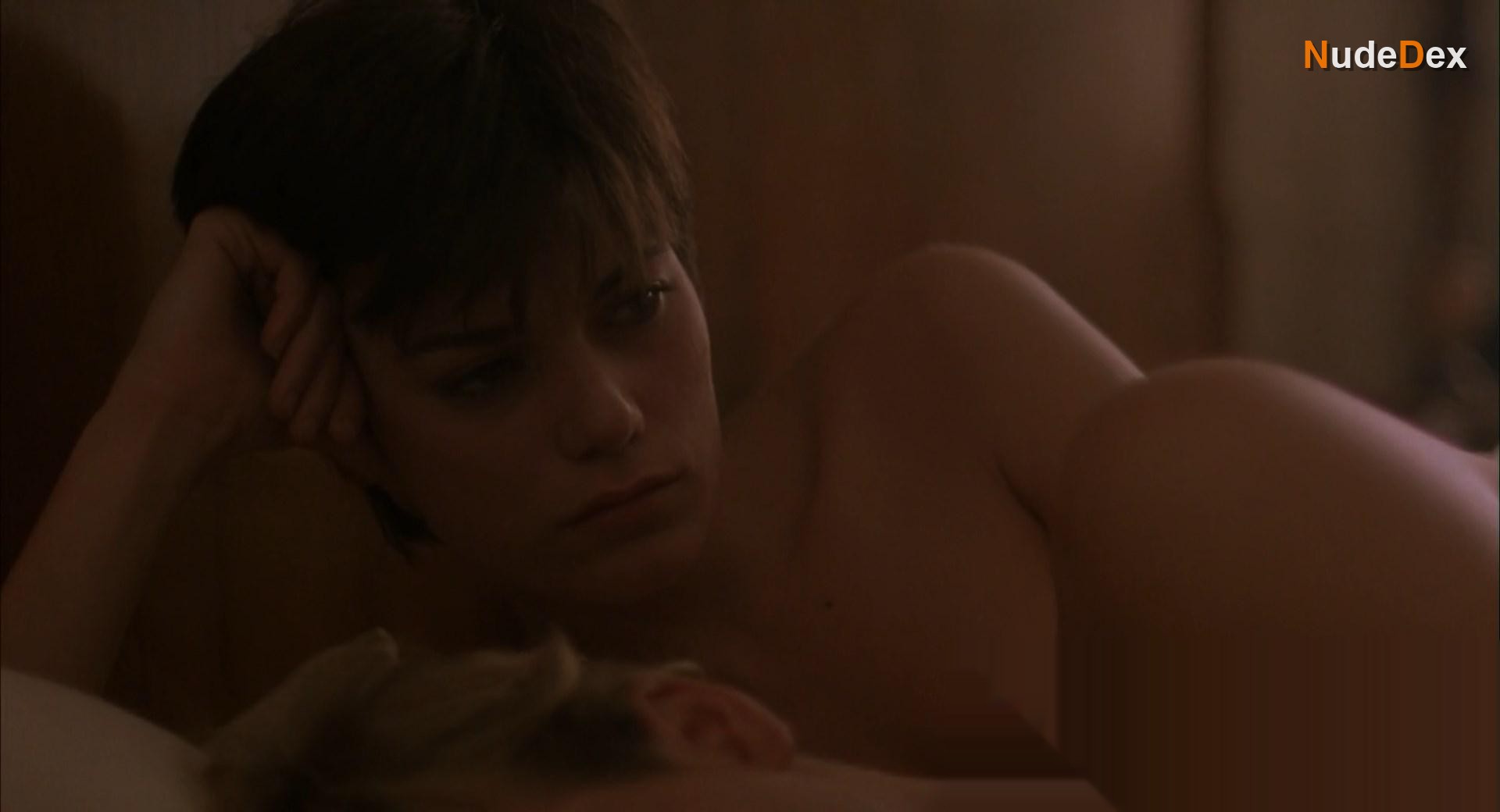 Linda Fiorentino in Gotcha, photo 6