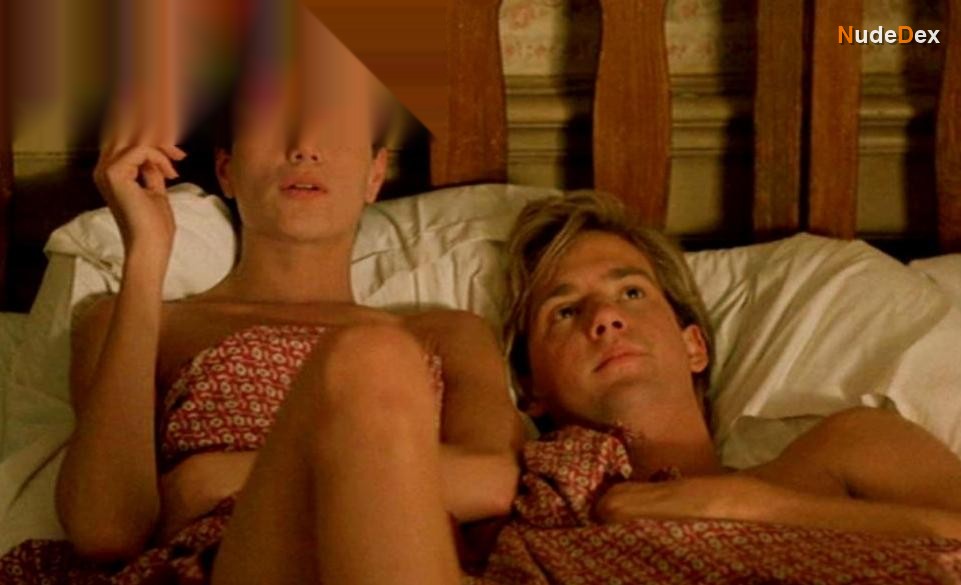 Linda Fiorentino in Gotcha, photo 15