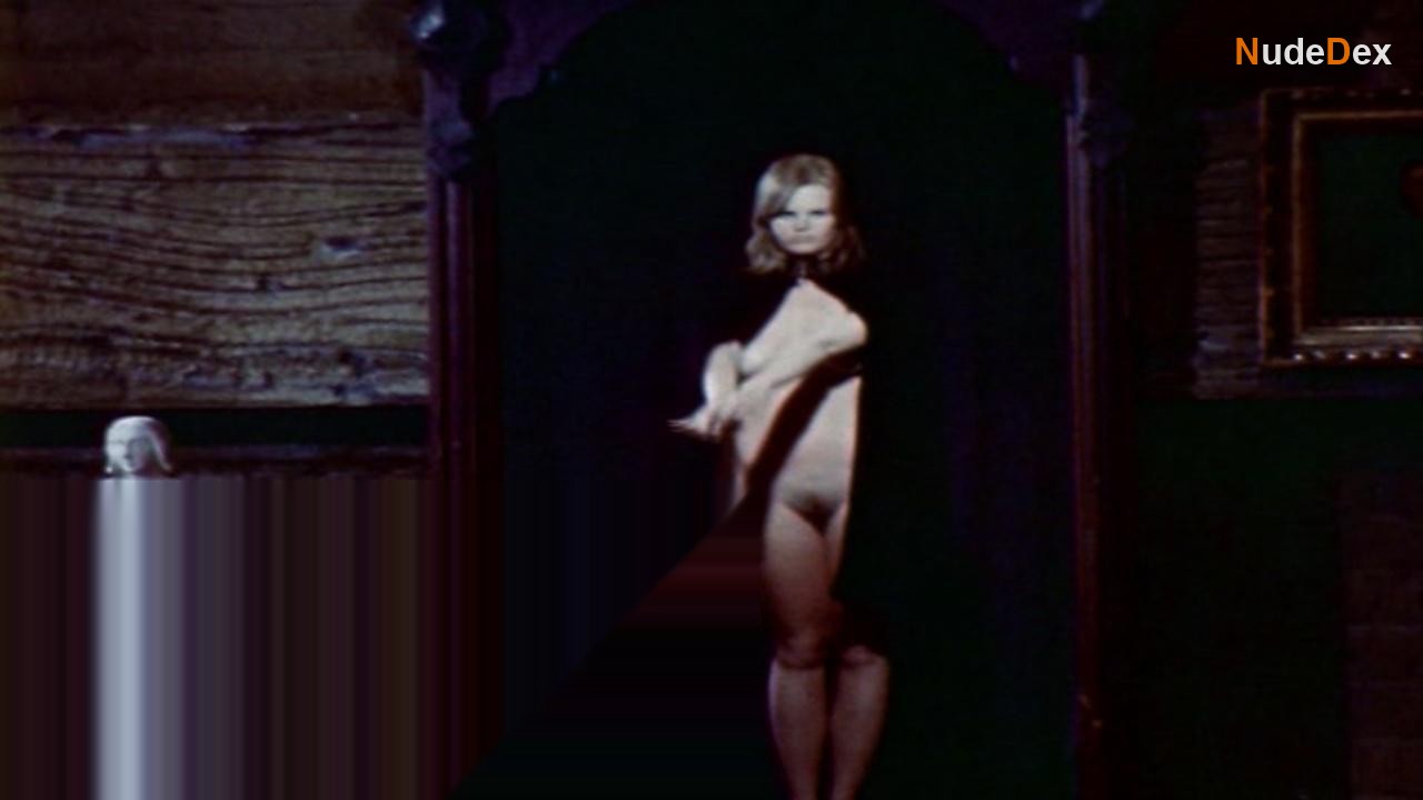 Linda Marie in Terror At Orgy Castle, photo 10