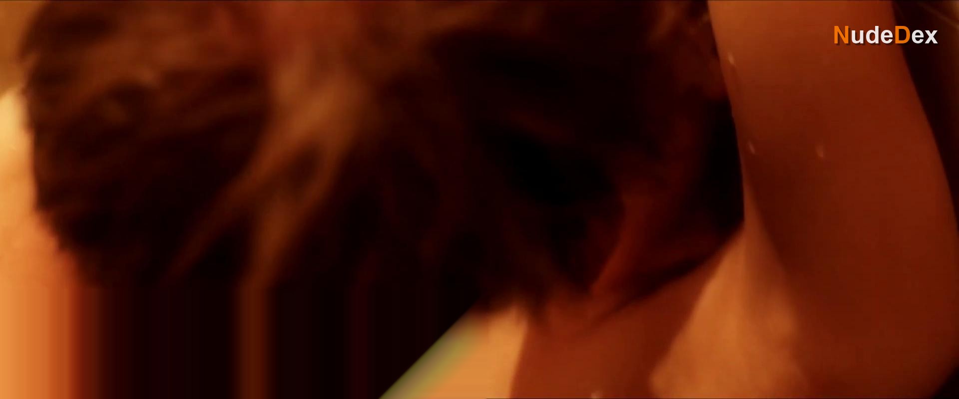 Linda-marie Runkel in Faust Im Schatten Der Nation, photo 5