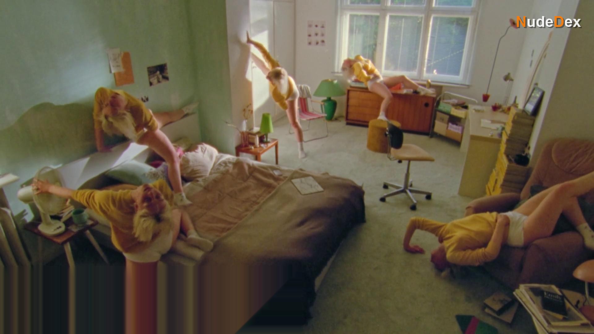 Linda Rohrer in Sorry I Am Late I Was Masturbating, photo 4