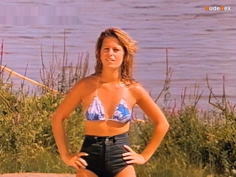 Linda Singer in Junior, photo 4