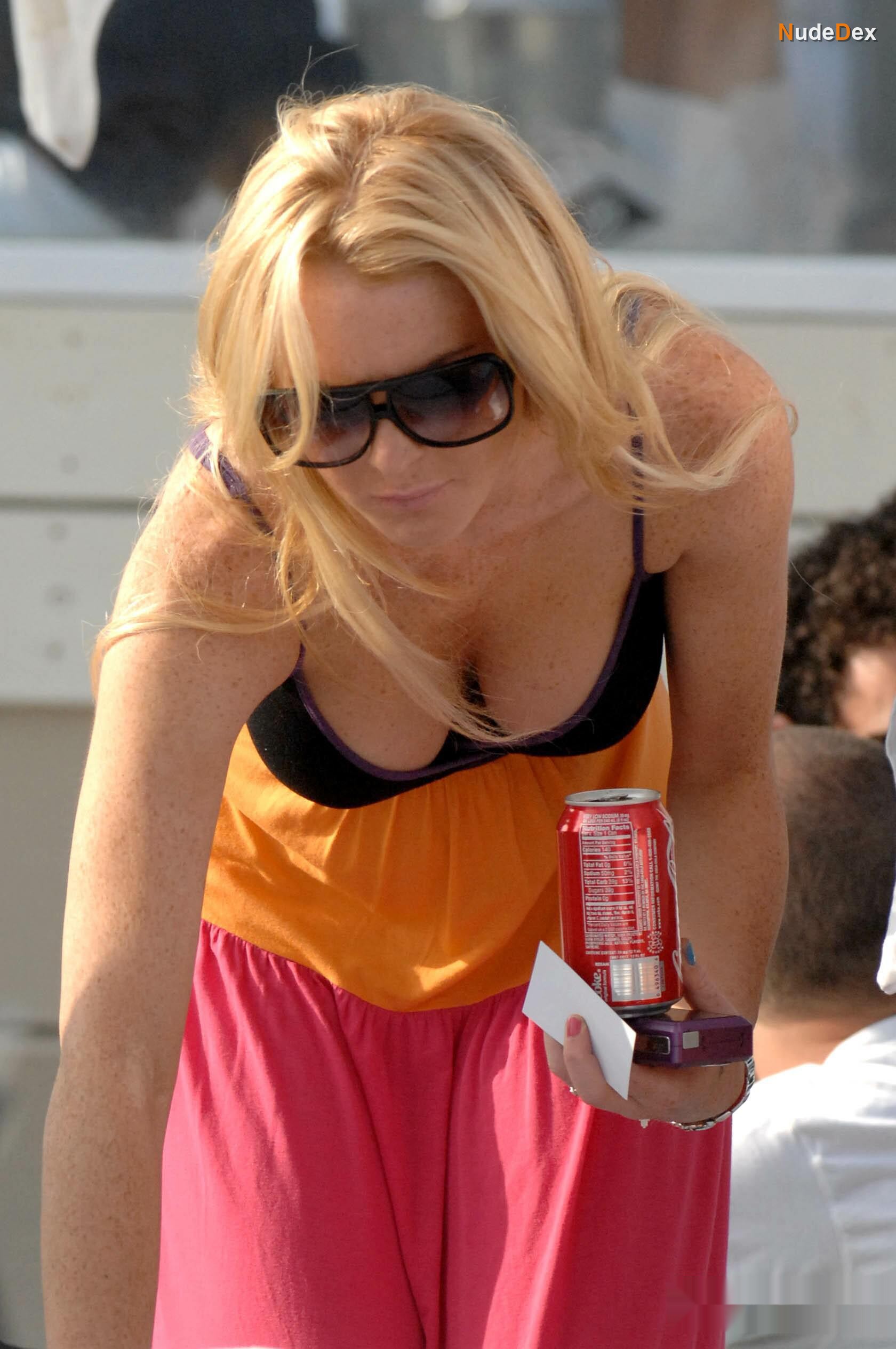 Lindsay Lohan in Beach Babes, photo 2