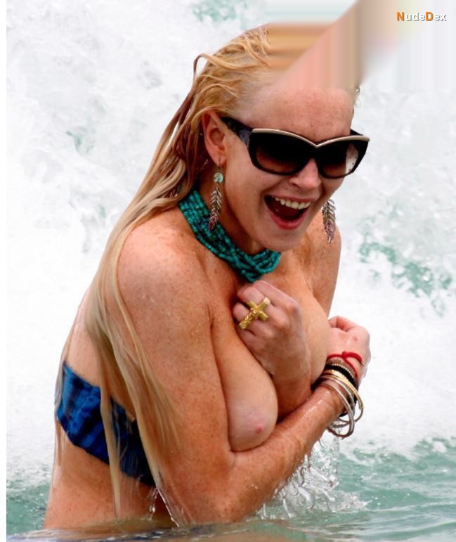 Lindsay Lohan in Beach Babes, photo 21