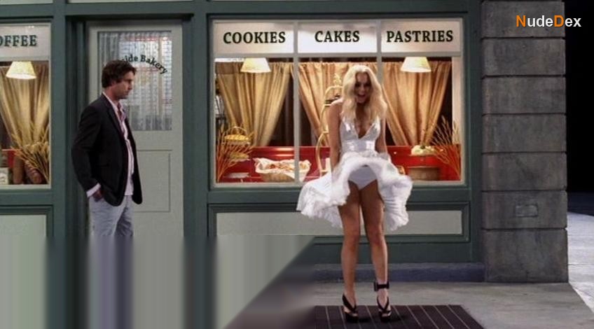 Lindsay Lohan in Inappropriate Comedy, photo 1