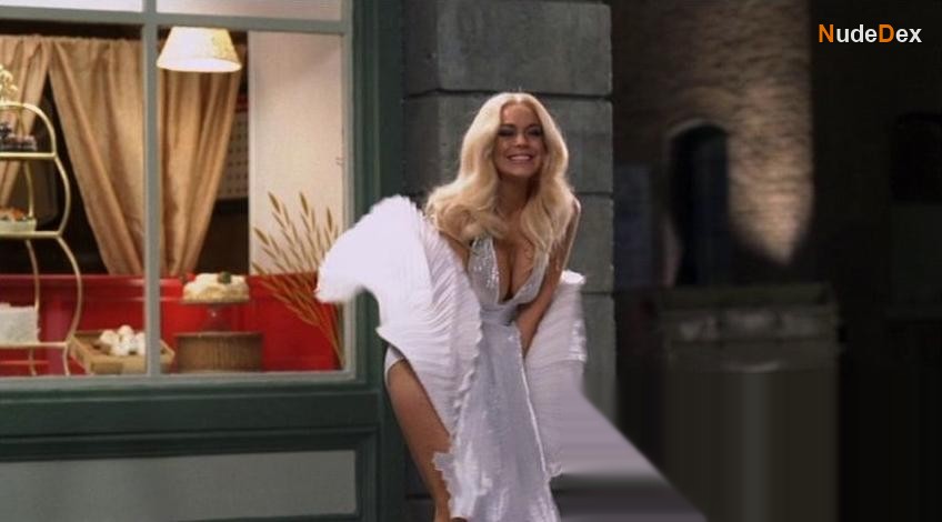 Lindsay Lohan in Inappropriate Comedy, photo 7