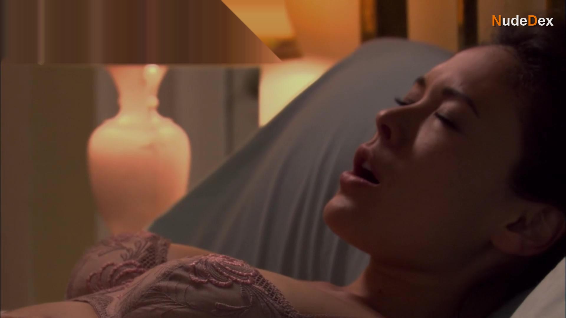 Lindsay Price in Secrets Of The Summer House, photo 8