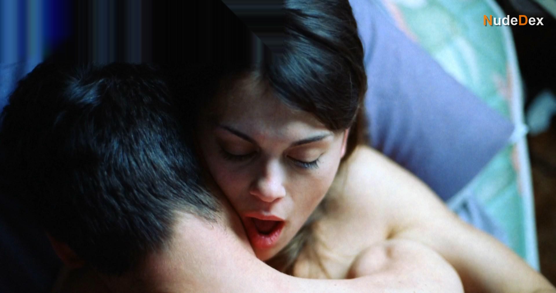 Lindsey Shaw in 1 1, photo 9