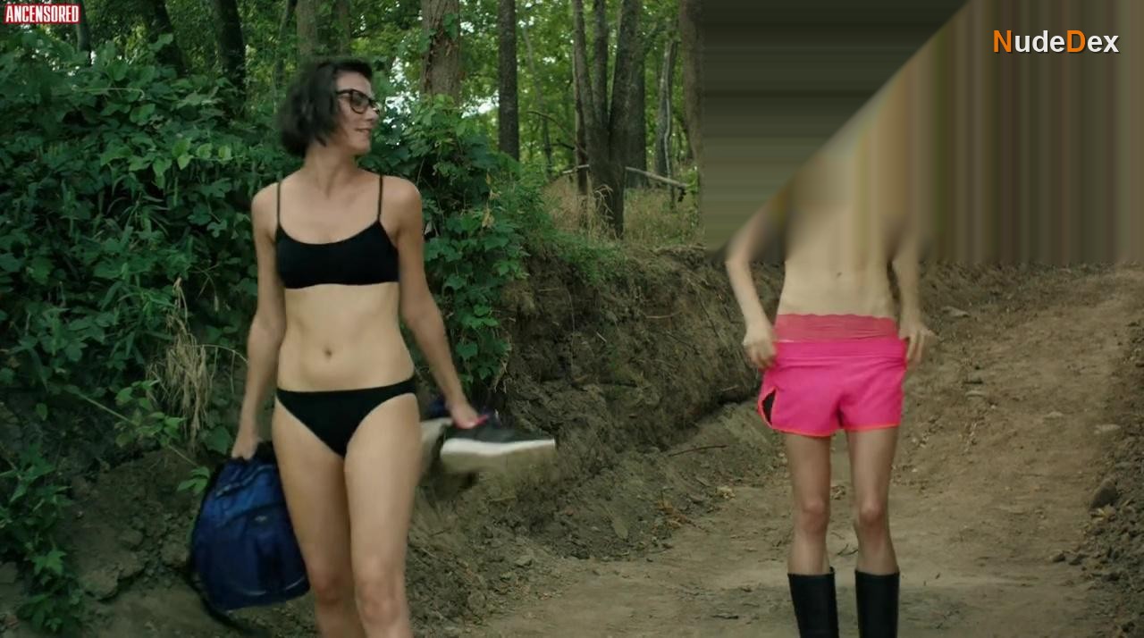 Lindsey Sporrer in Terror Birds, photo 2