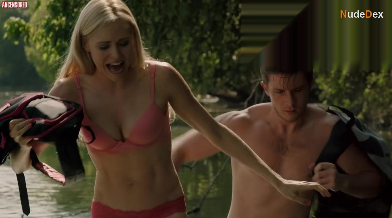 Lindsey Sporrer in Terror Birds, photo 3