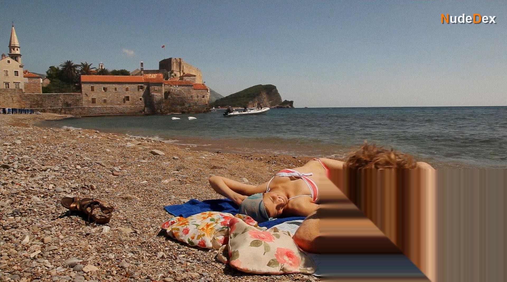 Linnea Saasen in Meet Me In Montenegro, photo 2