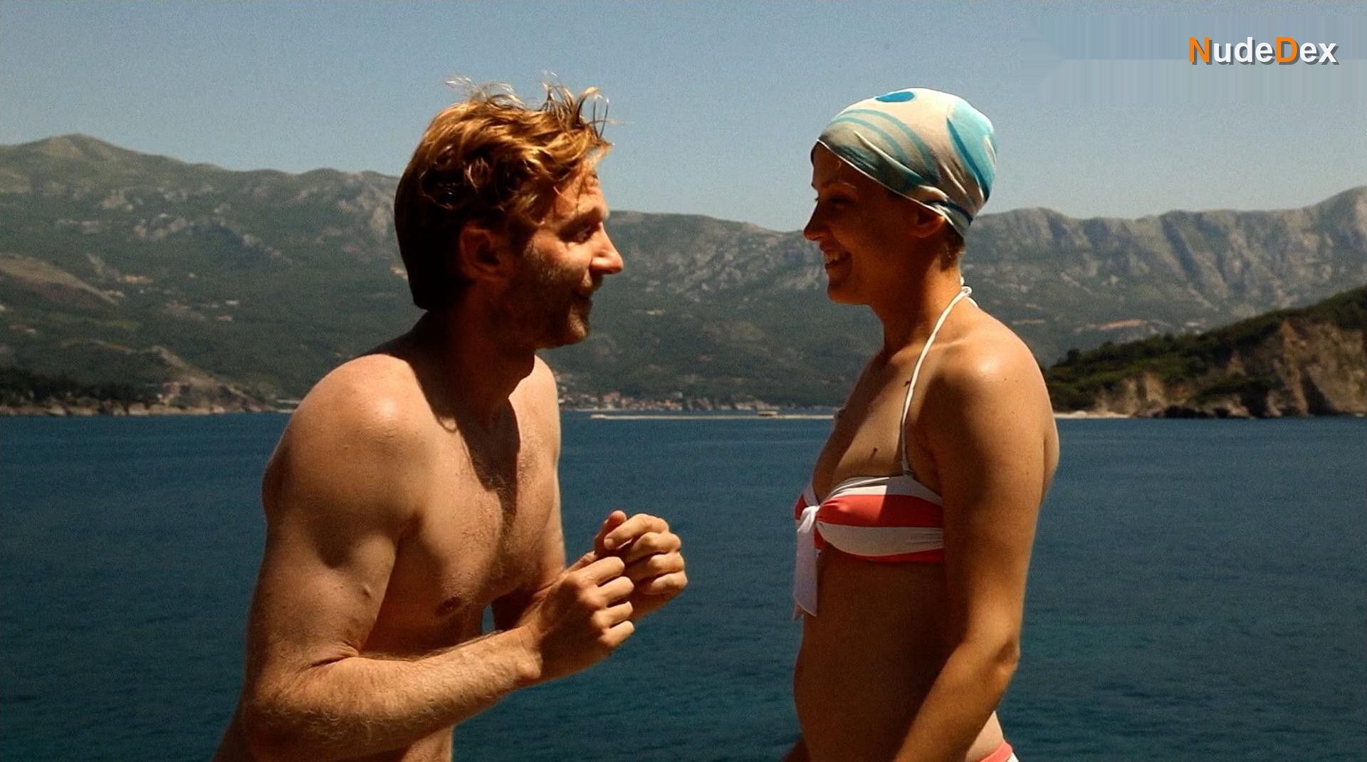 Linnea Saasen in Meet Me In Montenegro, photo 3