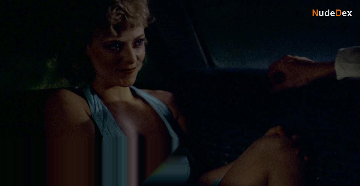 Lisa Blount in An Officer And A Gentleman, photo 2